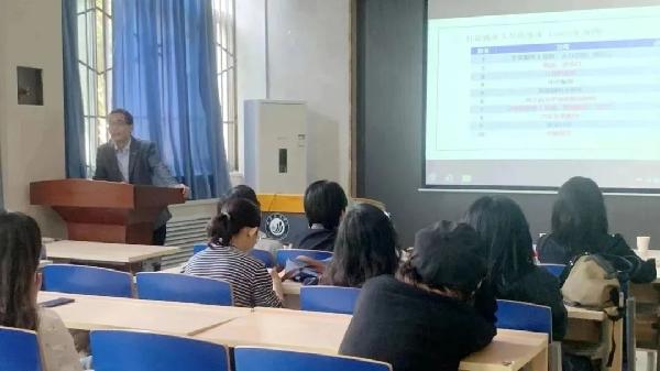 日语系成功举办职业规划讲座，搭建教育信息咨询新桥梁